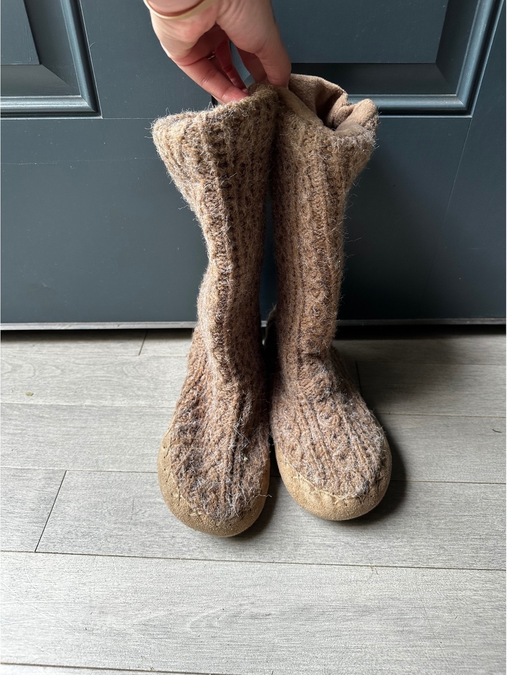Women's Old Navy Brown Knit Suede Sole Moccasin Slippers Cable Boots Size M 7-8